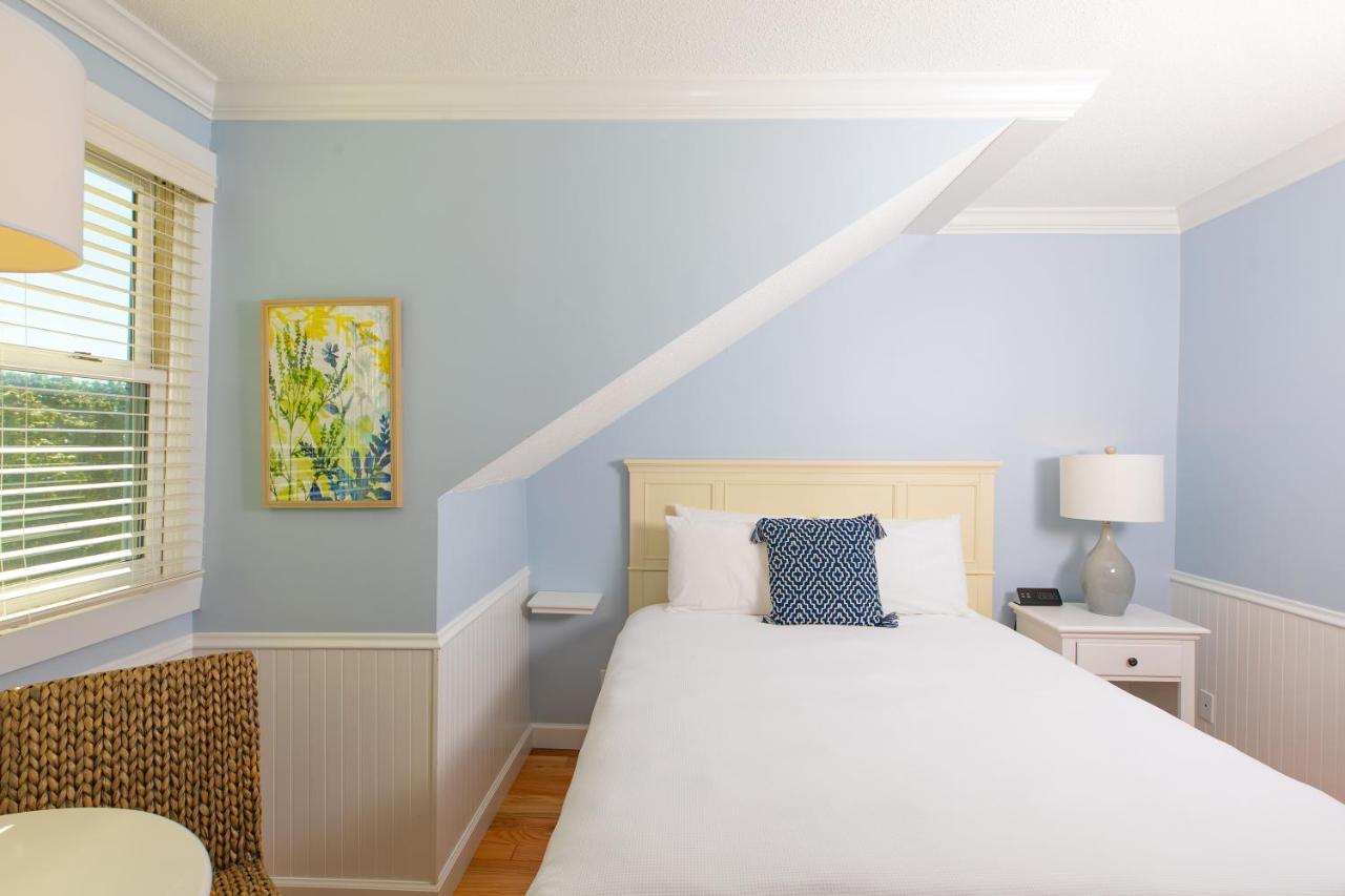 Economy One Queen Bed, Stairs Required, Dormered,1178326591:JPEG